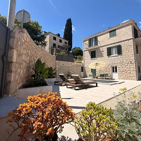 Corner * דוברובניק